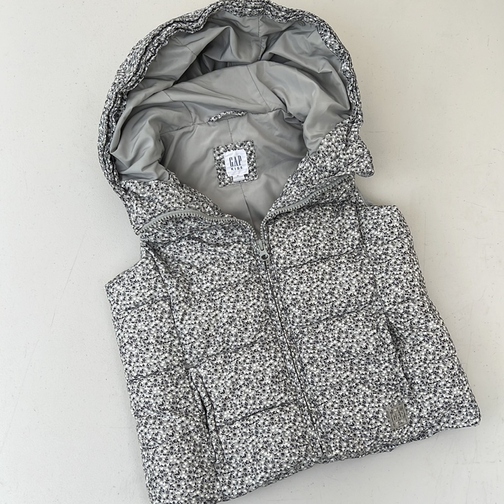 GAP Kids Primaloft Down Alternative Floral Puff Vest (size M 8-9)
